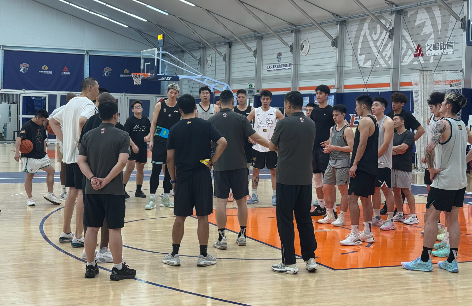 上海明天启程日本拉练,张镇麟晚几天会合,球队将重点签护框大外