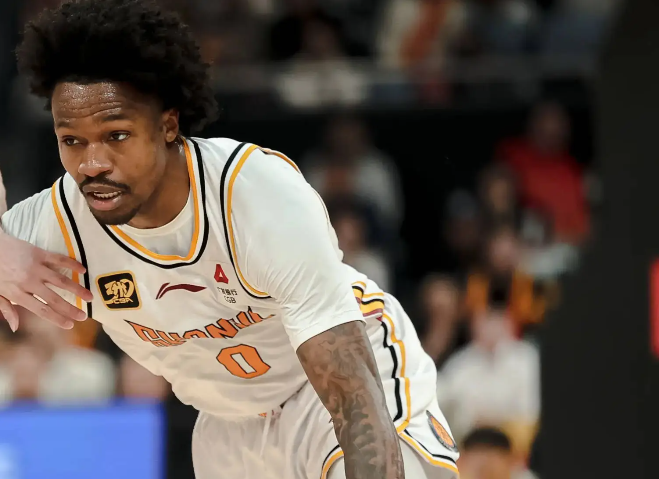 上海明天启程日本拉练,张镇麟晚几天会合,球队将重点签护框大外