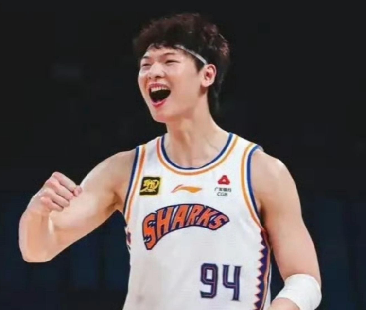 上海明天启程日本拉练,张镇麟晚几天会合,球队将重点签护框大外